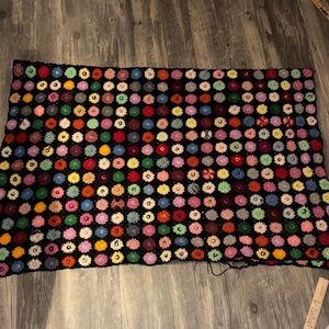 vintage-handmade crochet throw blanket / floral granny squares